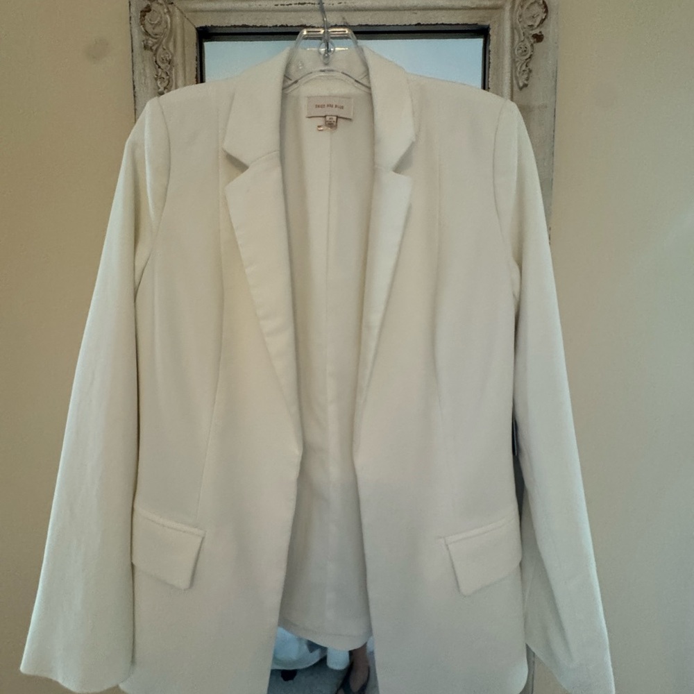 Daily Look White Jacket
